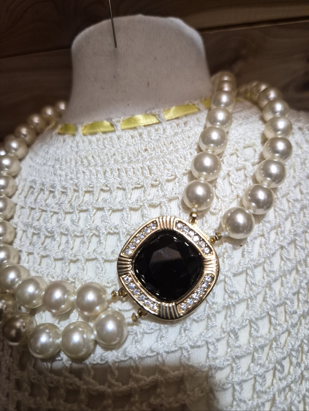 STUNNING! Swaroski SAL  Double Pearl  Strand Necklace with Black Centerstone
